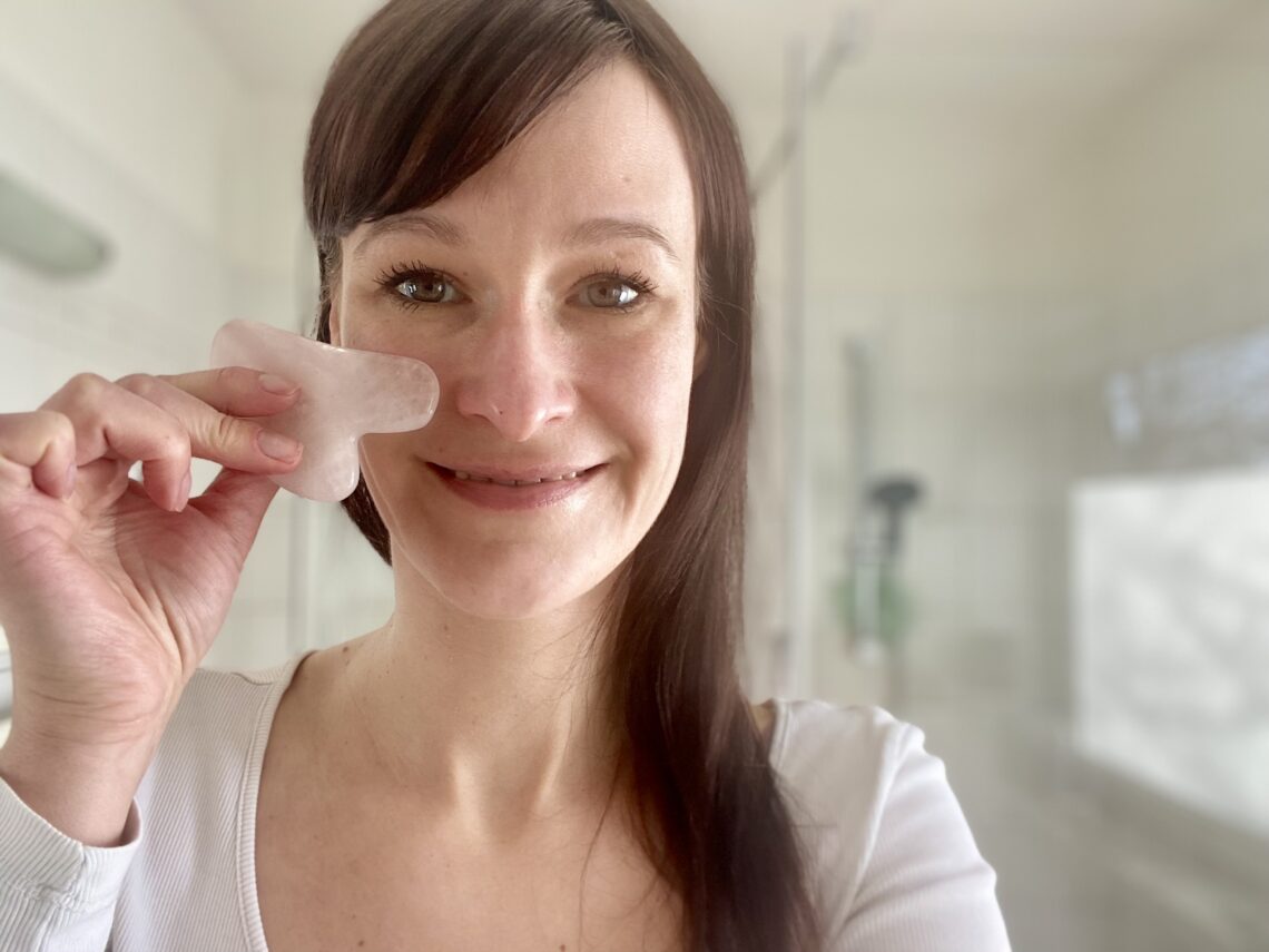 Falten im Gesicht: Morgenroutine Hautpflege