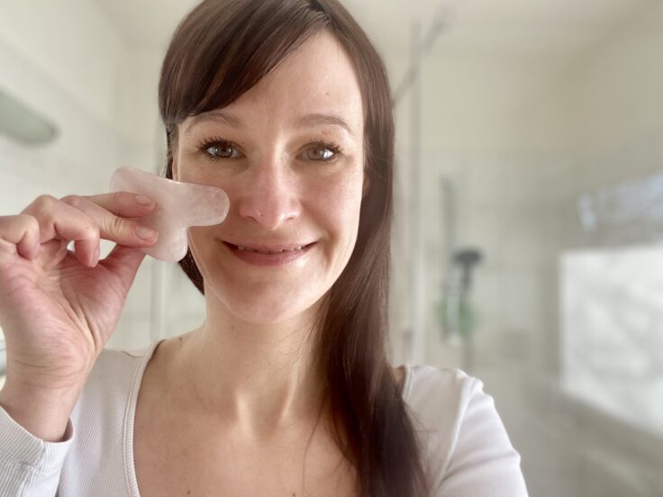 Falten im Gesicht: Morgenroutine Hautpflege
